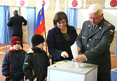  Урок демократии: на избирательный участок — всей семьей (Фото Юрия Шестернина)