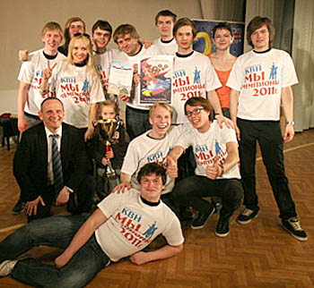  Чемпионы — команда Института ядерной энергетики (Фото Юрия Шестернина)