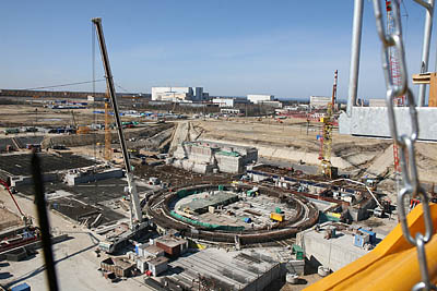  Так выглядит в эти дни стройплощадка первого энергоблока ЛАЭС-2 (Фото Юрия Шестернина)