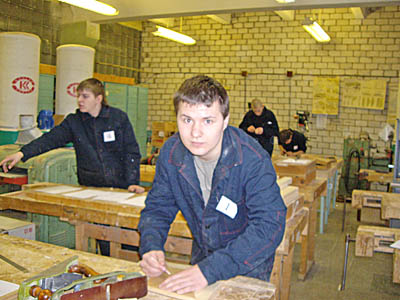 П. Зуев — призер областного конкурса «Столяр­-2008».