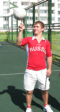  Е. Станев, судья соревнований по футболу (Фото Виктора Поповичева)