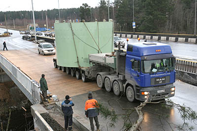  Мост, который соорудили специалисты «Строительной фирмы «Стандарт», выдержит нагрузку 420 тонн (Фото Юрия Шестернина)