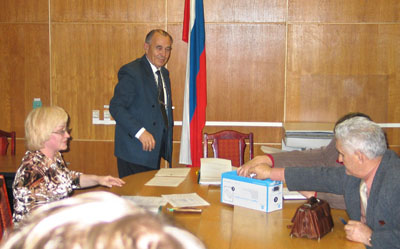 С. Бычков — председатель избирательной комиссии. (Фото Нины Князевой)