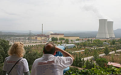  Вид на АЭС Трийо со смотровой площадки информационного центра (Фото Юрия Шестернина)