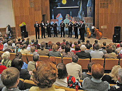 Открыл концерт мужской хор «Александр Невский». (Фото Натальи Козарезовой)