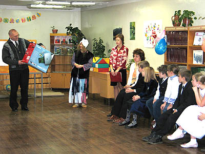  В 2006 году детская библиотека отметила свое 35-летие. Неизвестно, где она встретит 40-летие (Фото Нины Князевой, архив «Маяка»)