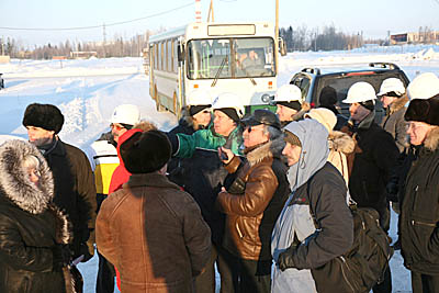  Сильный мороз не помешал представителям общественности осмотреть стройплощадку ЛАЭС-2 (Фото Юрия Шестернина)