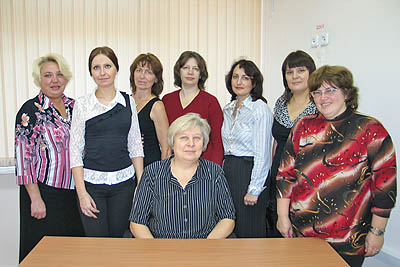 Нина Николаевна Паньгина (в центре) в кругу коллег. (Фото Нины Князевой)