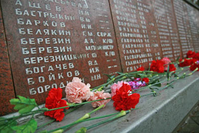  Пока на мемориале в Устье увековечены имена членов экипажей только 12 подводных лодок (Фото Юрия Шестернина)