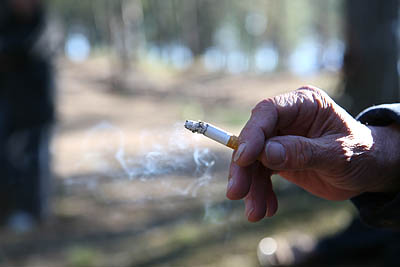  Каждые 8 секунд в мире преждевременно умирает курильщик, причем каждый 10-й из них — россиянин (Фото Юрия Шестернина)