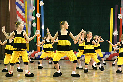  Премьера танца «Пчелки» восхитила и растрогала зрителей (Фото Юрия Шестернина)
