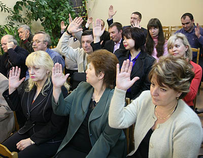  Предложение председателя Леноблизбиркома В. Журавлева о создании клуба избирателей получило единодушную поддержку (Фото Юрия Шестернина)