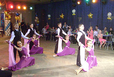  На празднике юные танцоры показали прекрасные номера (Фото Нины Князевой)