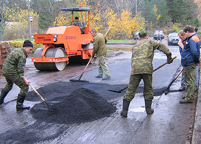Темп капитального ремонта дорог администрация снижать не собирается. (Фото Ю. Викториновича)