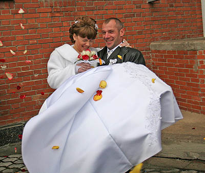  Свадьба всегда — счастье для двоих и радость для многих. (Фото Юрия Шестернина)