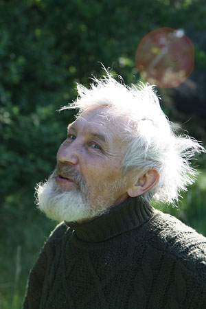 Юрий Федорович, полтора года живет на острове Коневец. (Фото Юрия Шестернина)