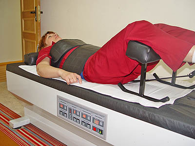 В стационаре функционирует тракционный стол для лечения заболеваний позвоночника, а также аппарат для дозированного вытяжения позвоночника и вибрационного массажа. (Фото из архива стационара № 3 (госпиталя)