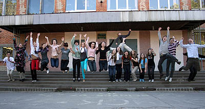 11 б класс школы № 2 выходит в новую жизнь (Фото Юрия Шестернина)