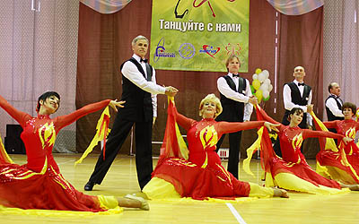  Ансамбль взрослых «Синьорита» из Городского танцевального центра уникален (Фото Нины Князевой)