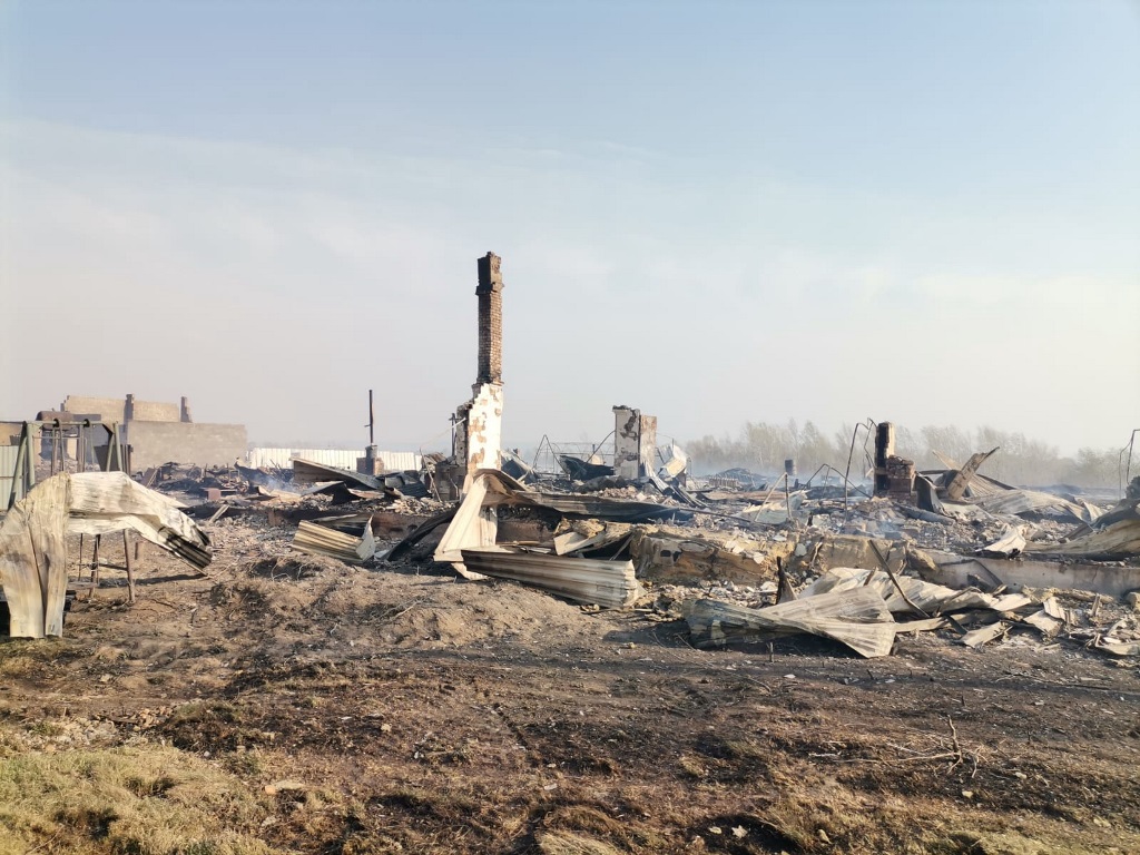 В Красноярском крае пожары уничтожили сотни домов. Есть погибшие