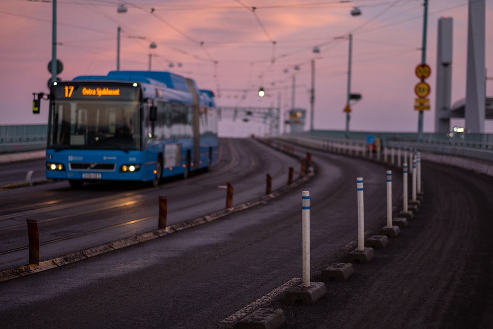 В новогоднюю ночь общественный транспорт в Петербурге будет работать на час дольше
