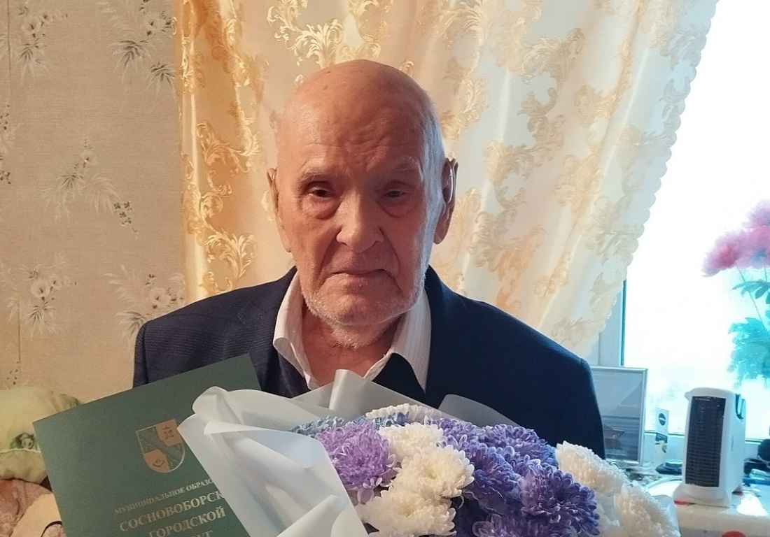Почетному гражданину Соснового Бора ветерану войны Василию Рябинину исполнилось 102 года