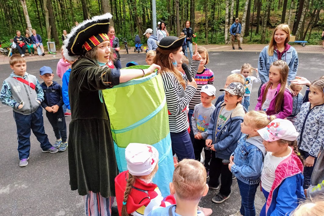 Праздник бор. День Нептуна в Сосновом Бору. Сосновый Бор праздник. Праздники 25 июля день Нептуна. День Нептуна Волгоград веселье.