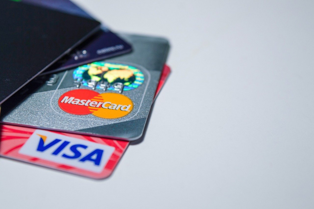 Центробанк объявил, что карты Visa и Mastercard будут работать только внутри страны