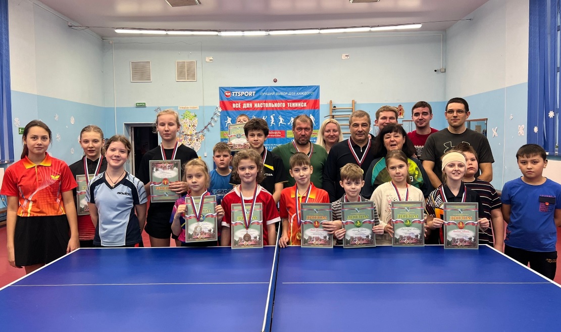 В Сосновоборском Дворце настольного тенниса прошёл Рождественский турнир