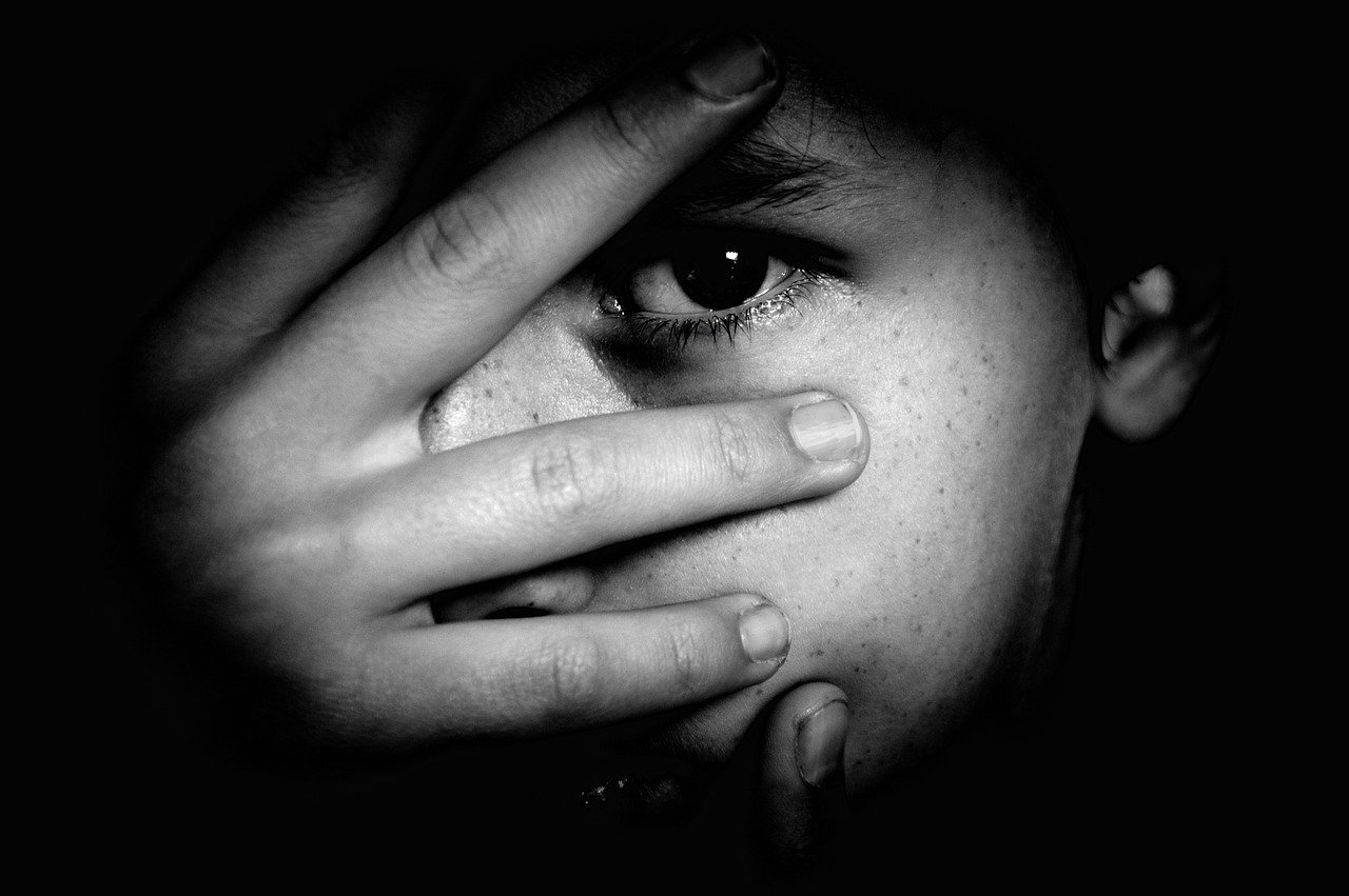 В Сосновом Бору 12-летнюю девочку насиловал родной дядя