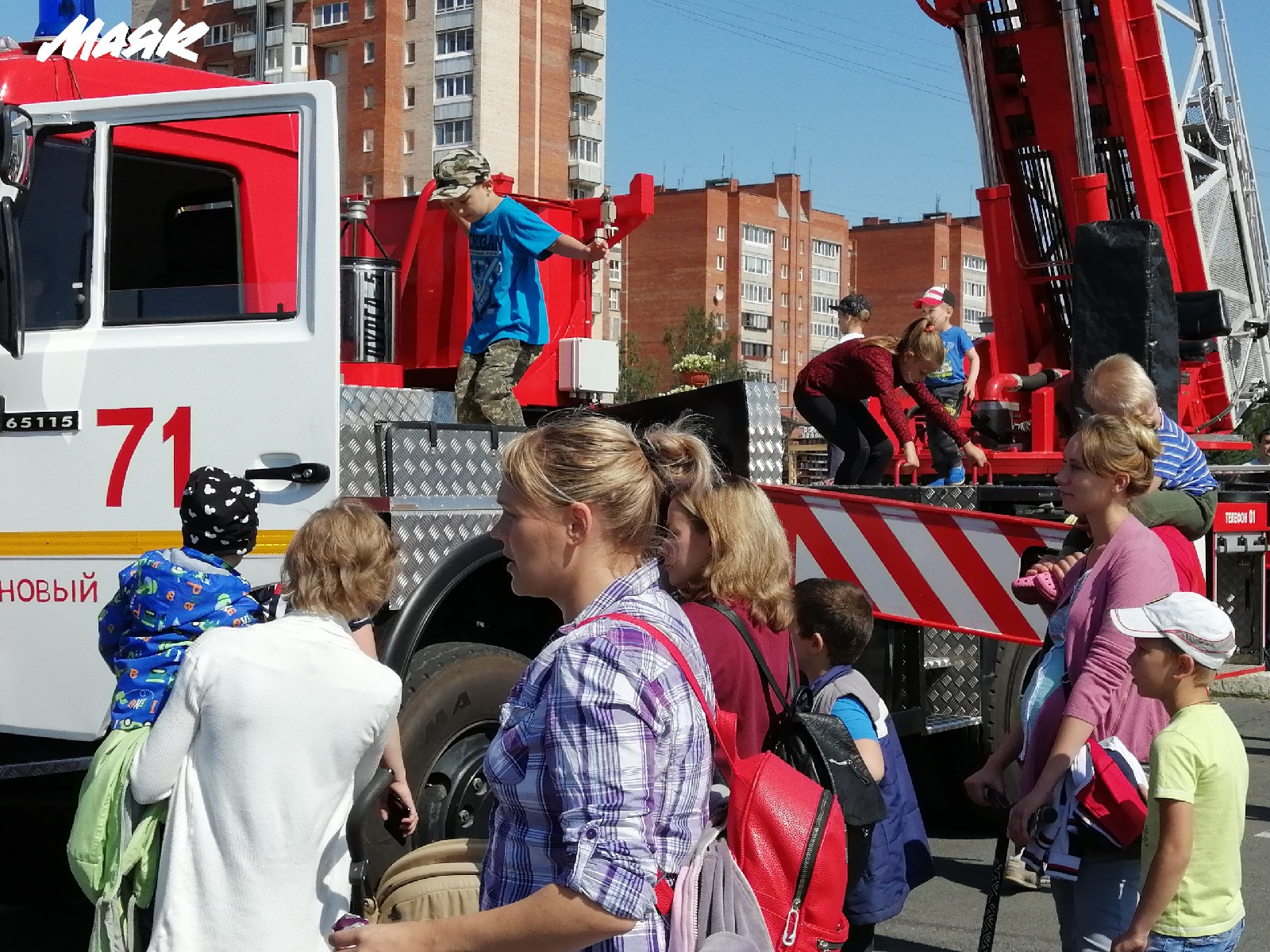 В Сосновом Бору стартовал традиционный городской праздник День строителя