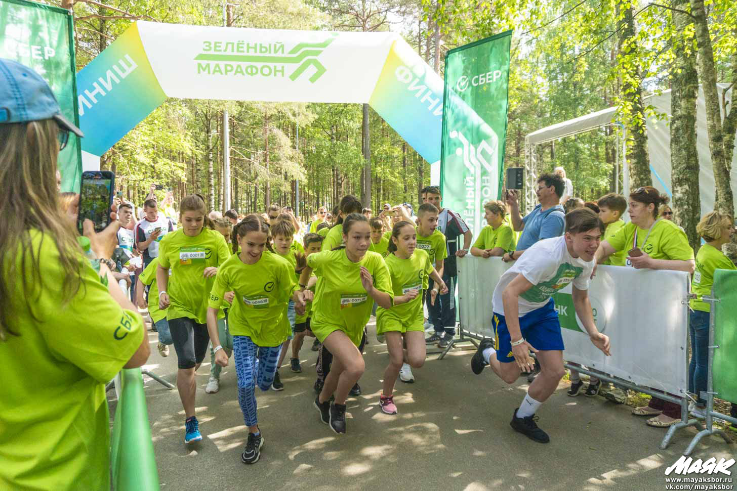 Зеленый город: сосновоборцы пробежали «Зеленый марафон» вместе со всей страной