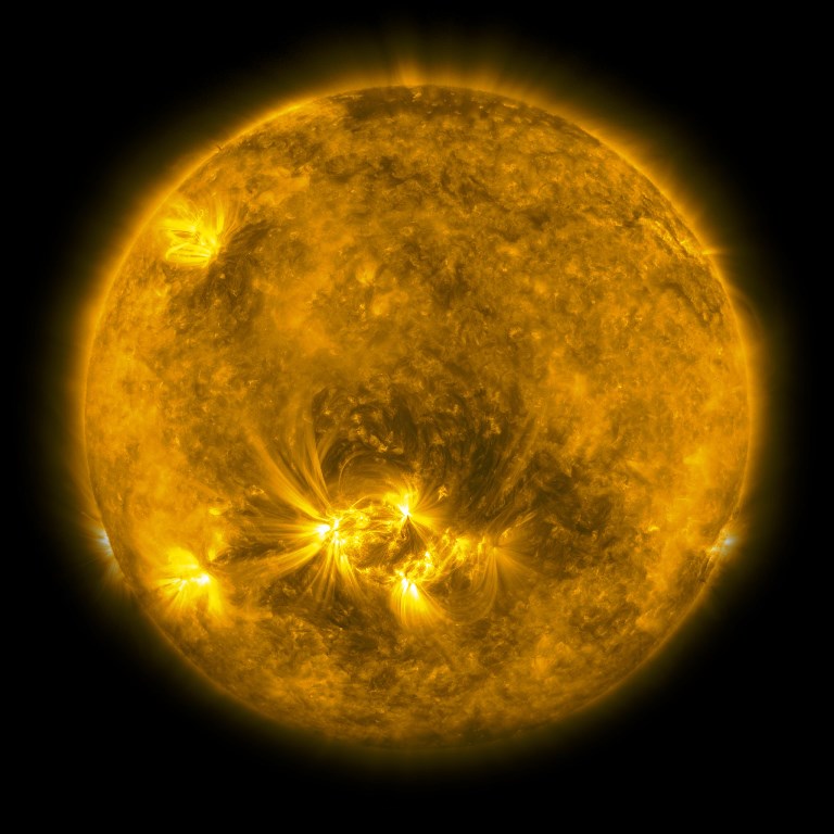 На Солнце произошли 3 вспышки класса C и одна мощная вспышка класса M
