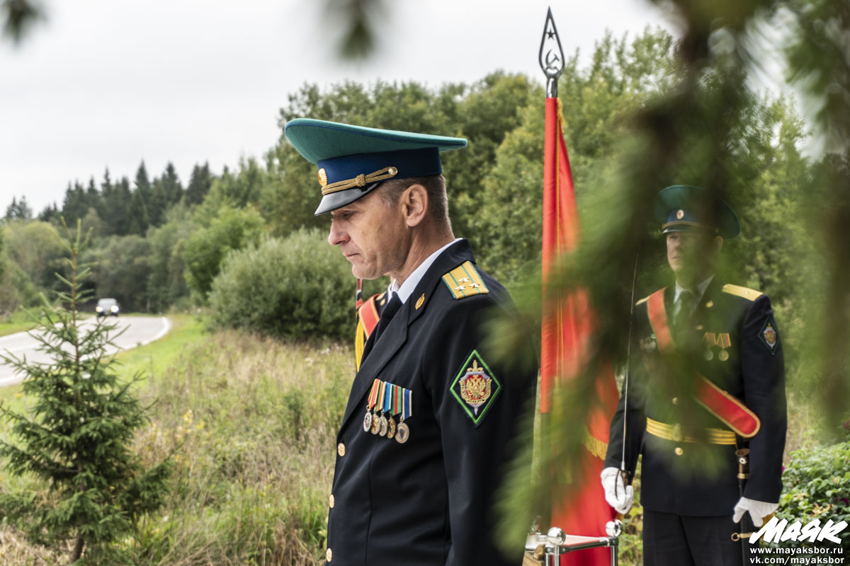 Сосновоборские пограничники почтили память погибших курсантов в деревне  Кербуково