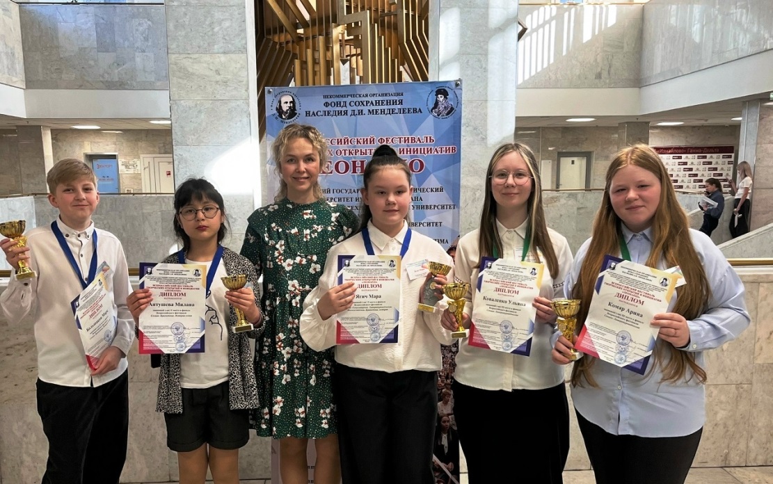 Воспитанники сосновоборского Дома детского творчества привезли из Москвы призы «Леонардо»