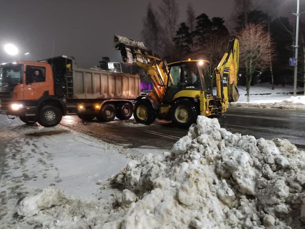 6000 кубов снега вывезено с улиц Соснового Бора за неделю