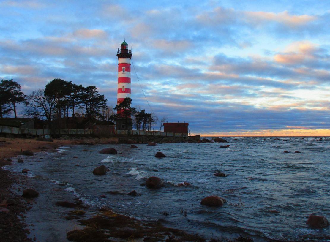 Фото Нины Князевой: Шепелевский маяк на Финском заливе в ноябре