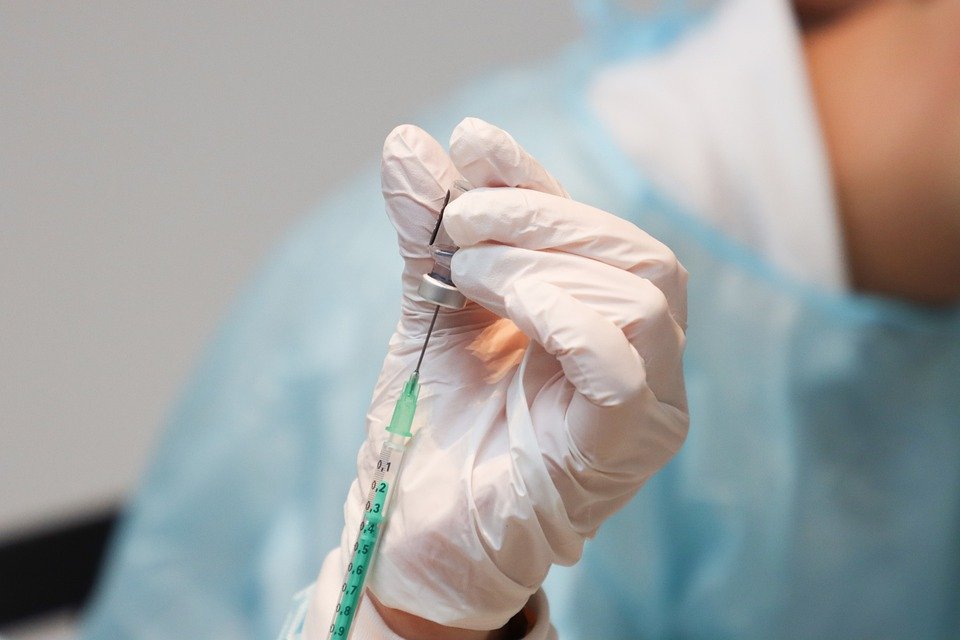 В Сосновом Бору прививку от коронавируса сделали 3% жителей