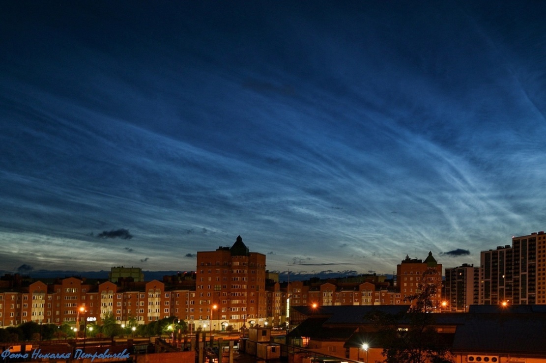 Сосновоборский фотограф сделал удивительный снимок серебристых облаков