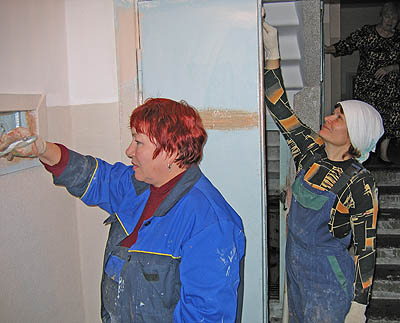 Наталья Конашкова и Зинаида Базарова умеют работать с душой. (Фото Ю. Викториновича)