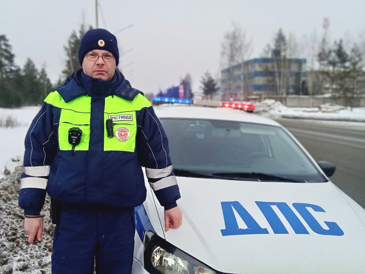 Два взгляда на одну профессию. В День защитника Отечества полицейские Соснового Бора рассказывают, что для них значит всегда помогать людям