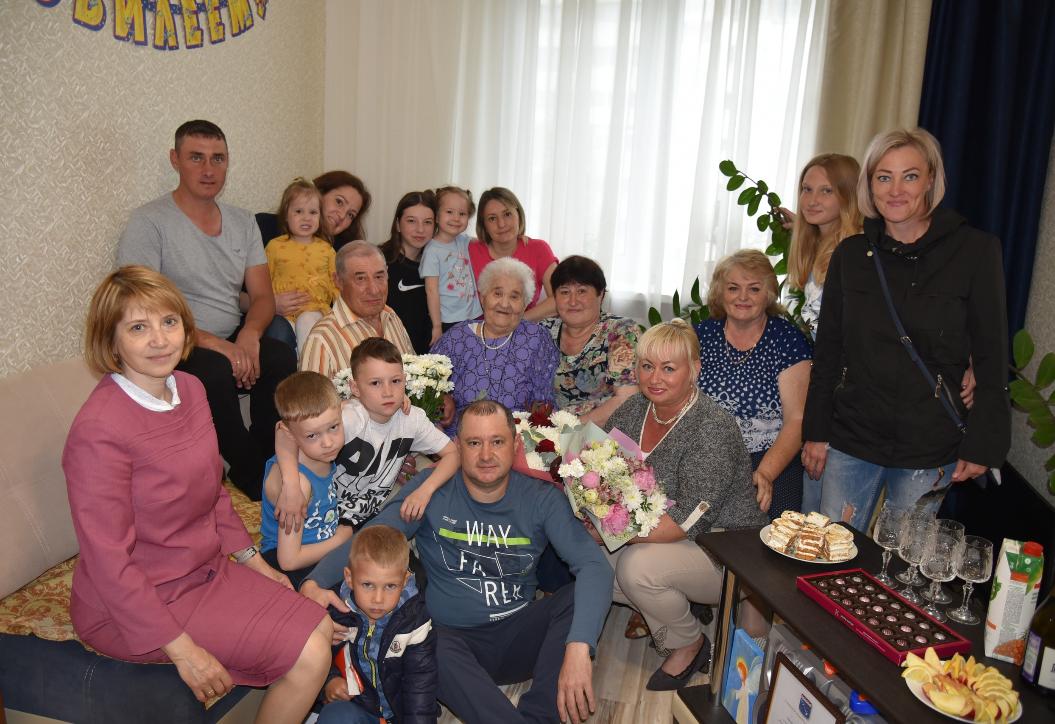100-летний юбилей сегодня отмечает сосновоборка Зинаида Фельдман