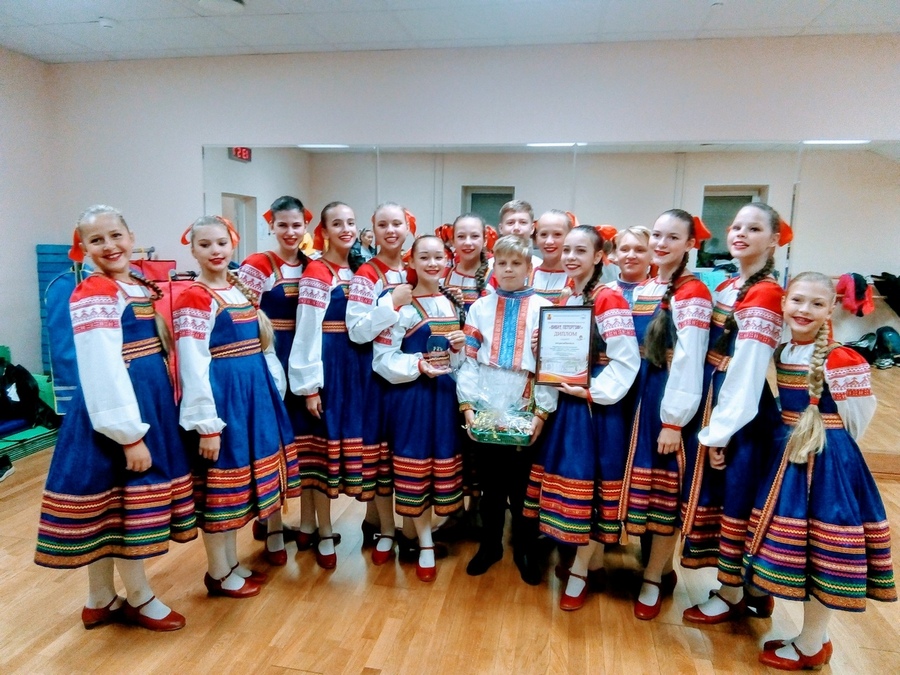 Сосновоборские «Задоринки» с успехом выступили на международном фестивале «Виват, Петергоф!»