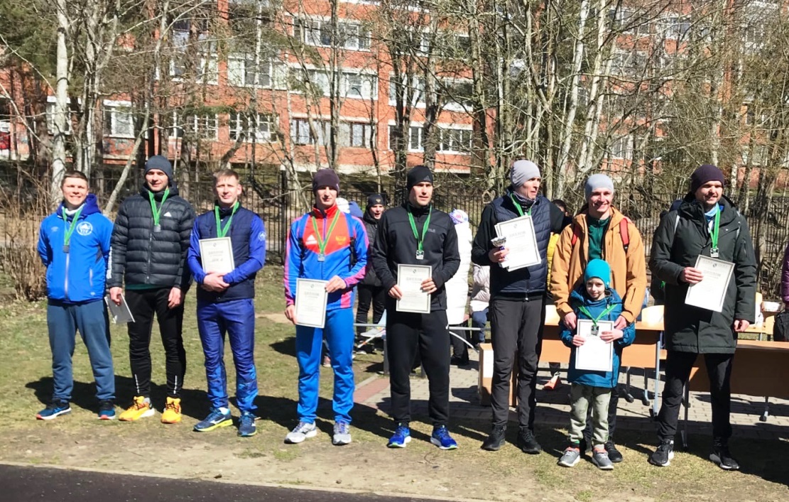 В юбилейной легкоатлетической эстафете в Сосновом Бору участвовало 25 команд