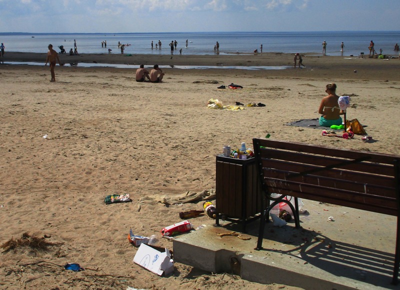Новый глава администрации распорядился убирать пляжи почаще в жаркие дни