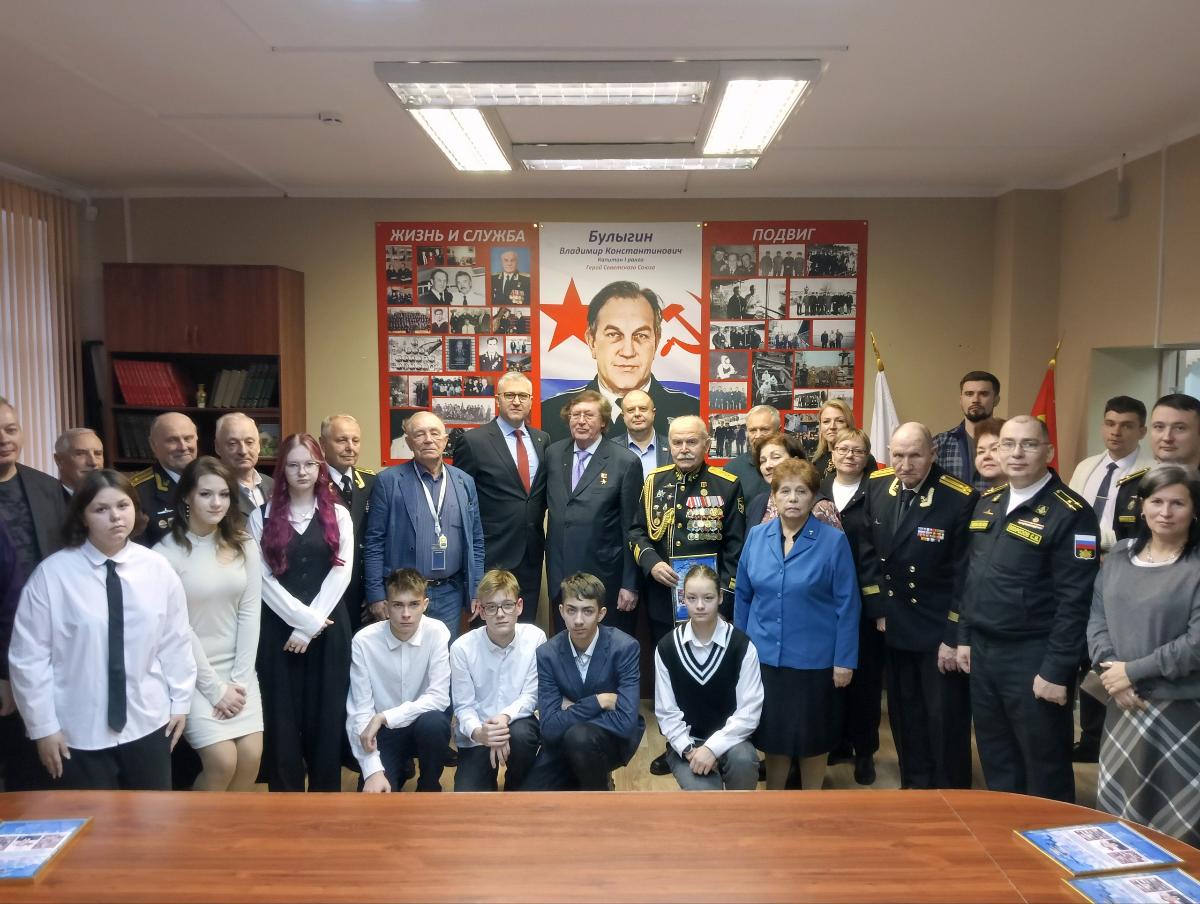 В память о Герое. В школе №4 открыли выставку, посвященную Владимиру Булыгину