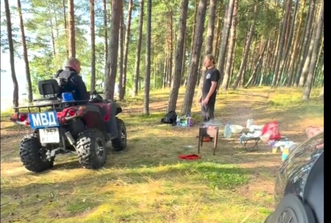 Теперь - на квадроциклах. Полицейские Соснового Бора проверили территорию городского пляжа