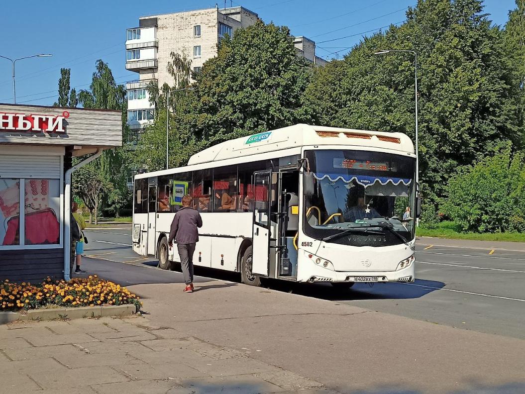 В Сосновом Бору по просьбам жителей скорректируют маршруты двух городских  автобусов