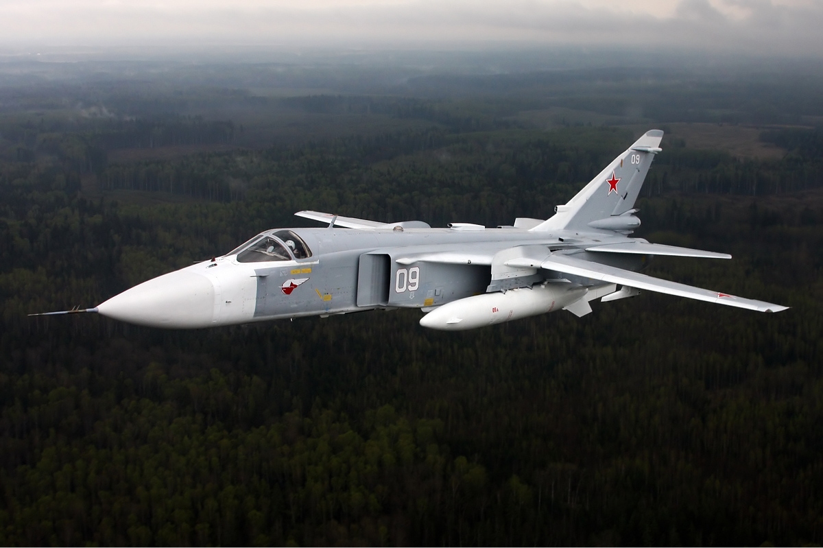 Над Петербургом заметили несколько военных самолетов
