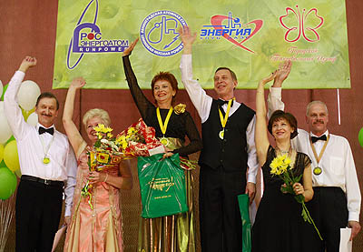 На пьедестале — победители в старшей возрастной группе (Фото Юрия Шестернина)